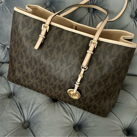 Micheal Kors Pristine!!!! Jet Set Large Signature Travel Brown Tote Handbag - Picture 10 of 10